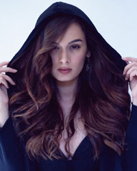 Evelyn Sharma